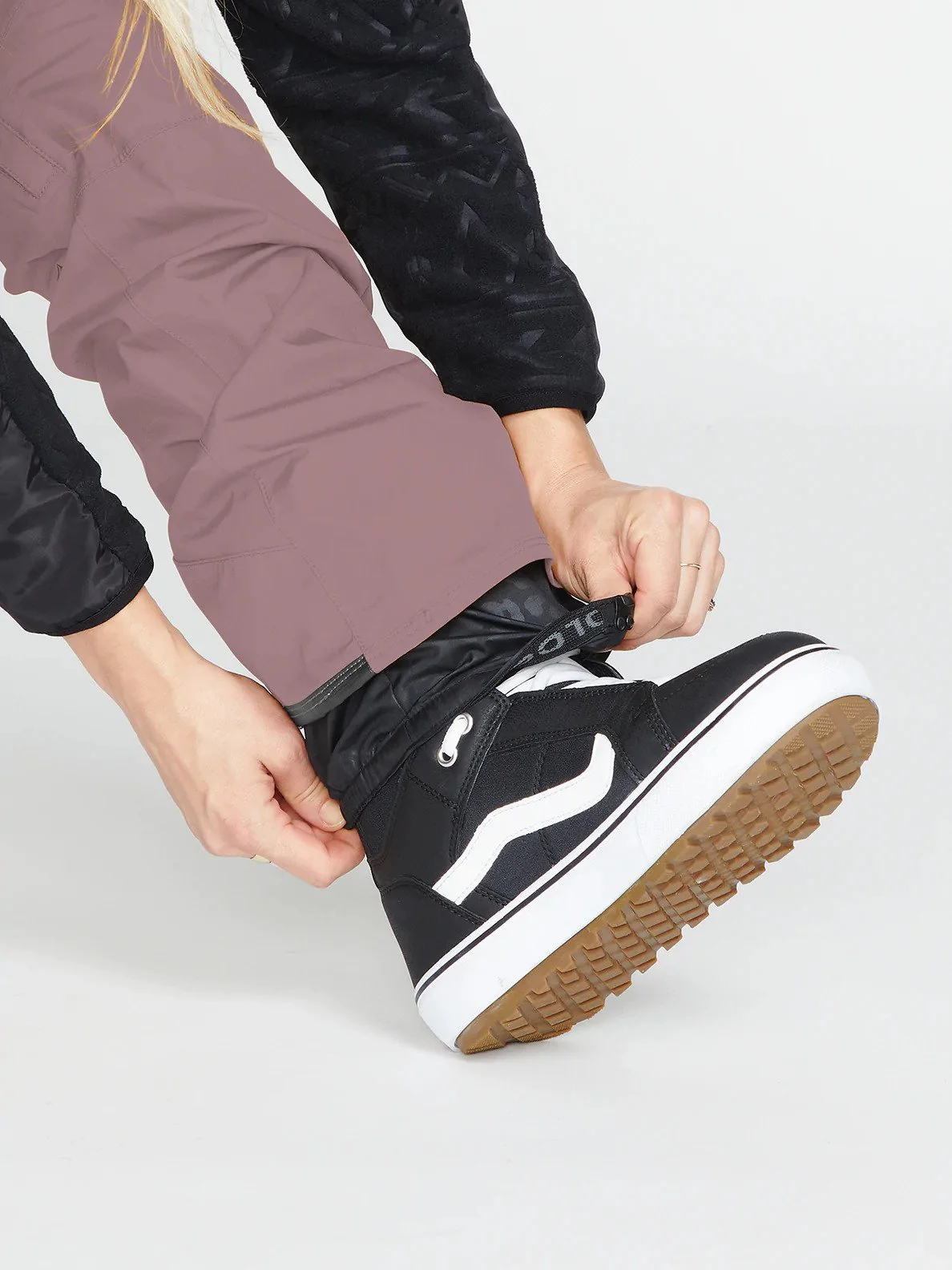 Volcom Women's Aston Gore-Tex Pant - Winter 2022/2023 - Image 4