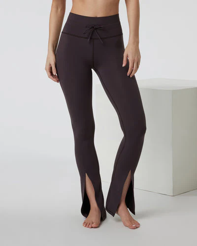 Vuori Women's Daily Split Flare Legging - Winter 2024/2025 - Image 2