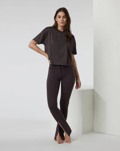 Vuori Women's Daily Split Flare Legging - Winter 2024/2025 - Image 4
